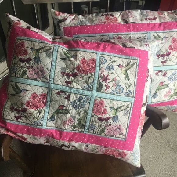CLOSEOUT SALE $25 NWT Hand Crafted Quilted Set 2 LG Hummingbird Garden Pillows - Picture 1 of 12